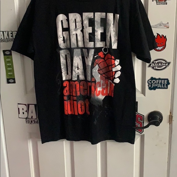 Green Day T- shirt - Picture 2 of 2